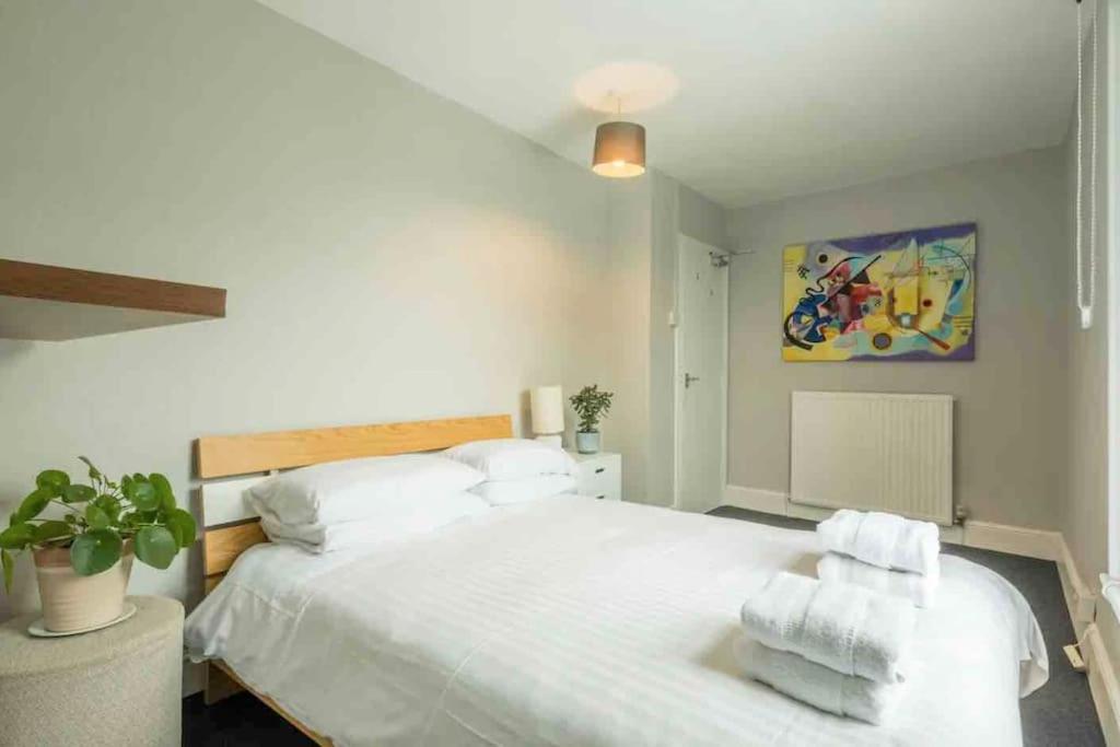 Cambridge 3 Bedroom Flat With Private Parking Exteriör bild